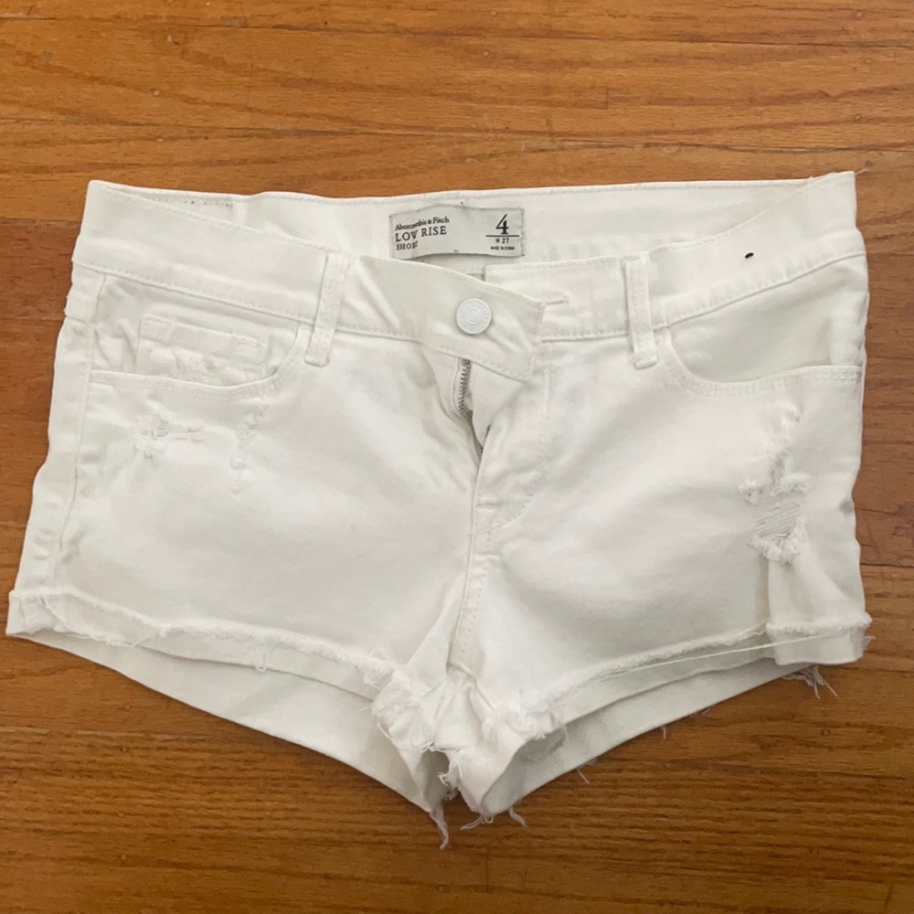Abercrombie & Fitch white shorts